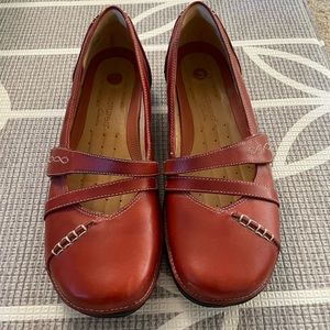 Clarks Leather Mary Janes - Rust Colored - Like New